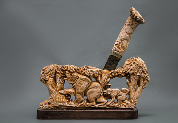 Ножи в композиции из кости фото