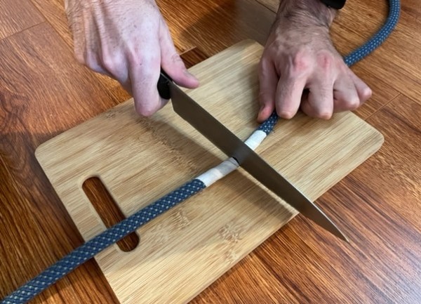 Тест ножа по разрезанию веревки