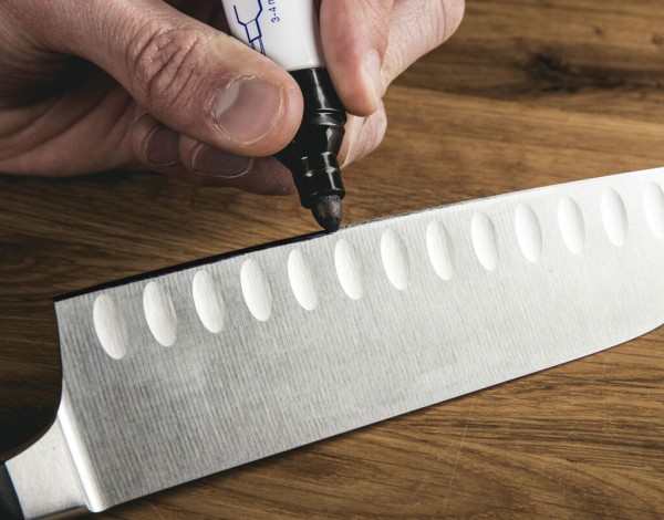 Нанесение маркера на кромку ножа