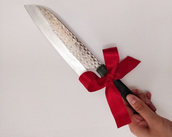 Почему стоит избегать дарения ножей в качестве подарка мужчине: 5 причин
