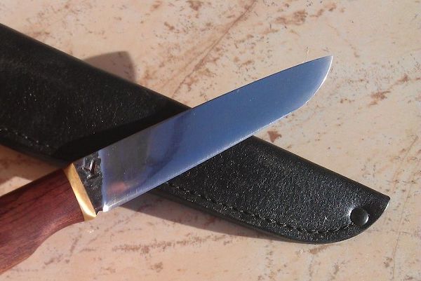 Нож с выпуклым линзовидным спуском