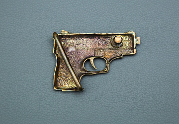 Пряжка для поясного ремня "Пистолет"